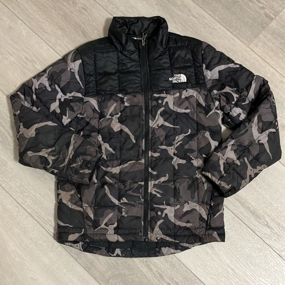 North Face boys medium / 10/12 years, padded winter jacket.